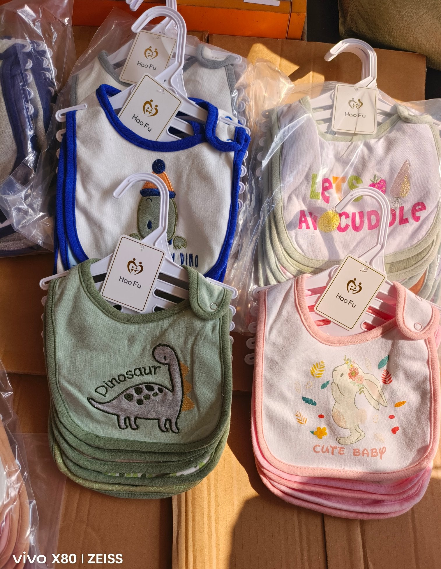 5 drool bibs per bundle (moq 100 set mix design)