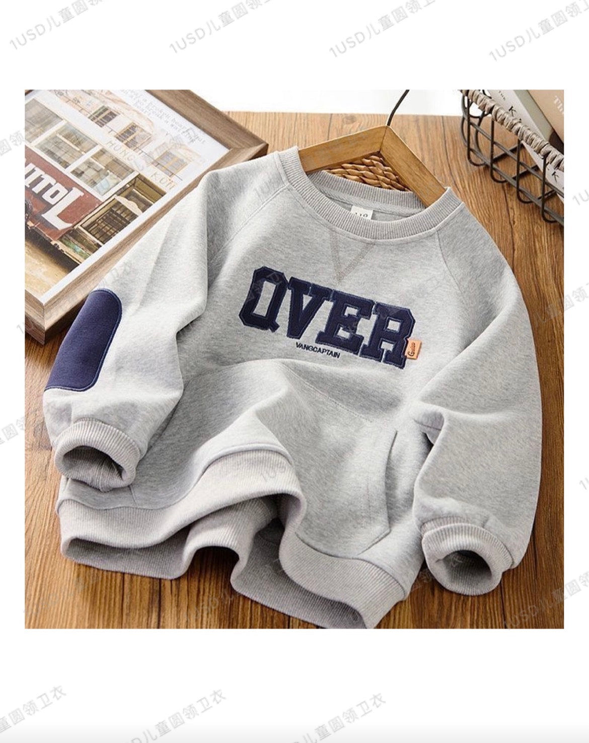 Kids dark gray graffiti letter print sweatshirt