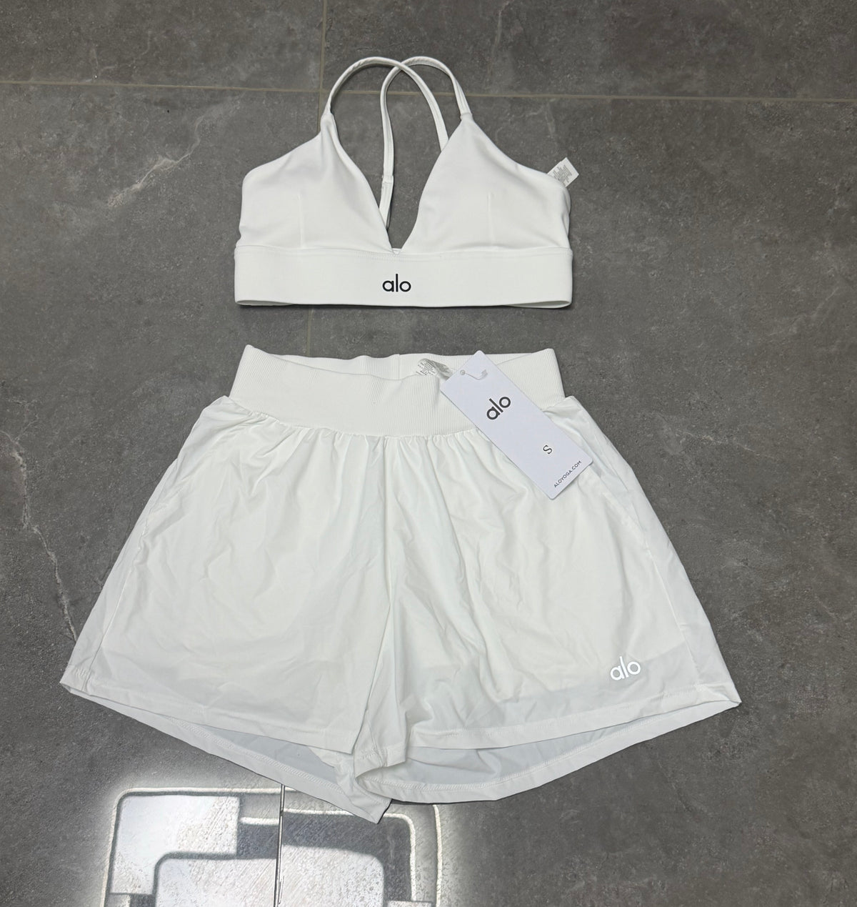 Alo Yoga Women’s White 2-Piece Activewear Set – Sports Bra & Shorts