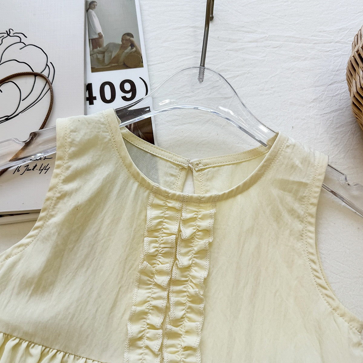 Cute Girls' Summer Outfit Set Sleeveless Ruffled Top and Wide Leg Pants Two-Piece Fashionable Baby Clothing Set