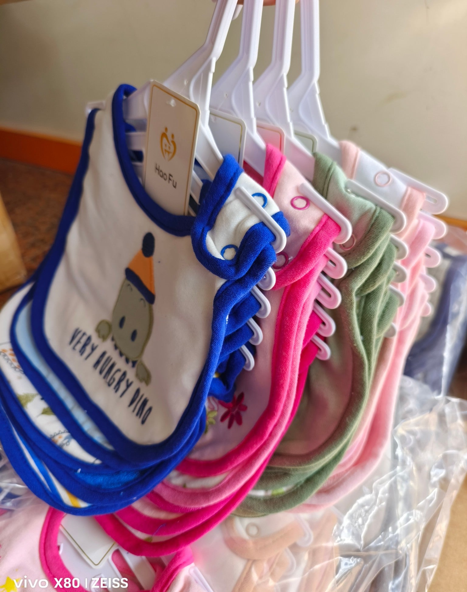 5 drool bibs per bundle (moq 100 set mix design)