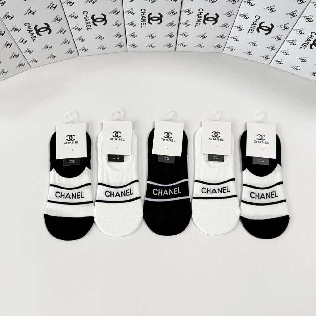 Men's Adult Socks Wholesale | $2.30/Pair | MOQ 250 Pairs