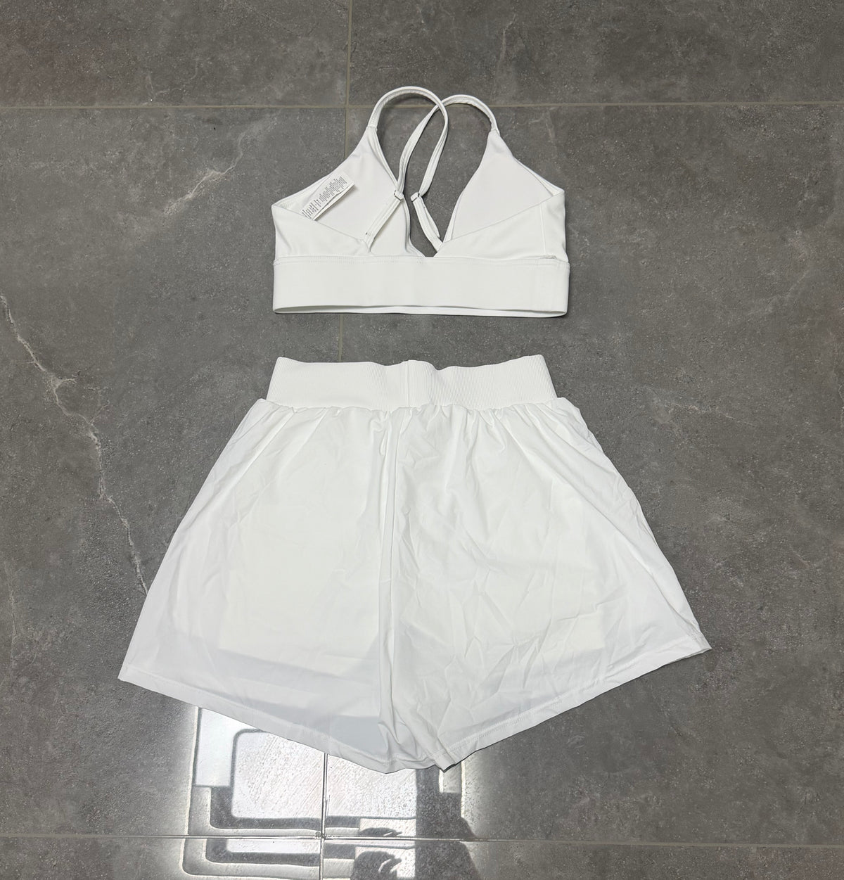 Alo Yoga Women’s White 2-Piece Activewear Set – Sports Bra & Shorts