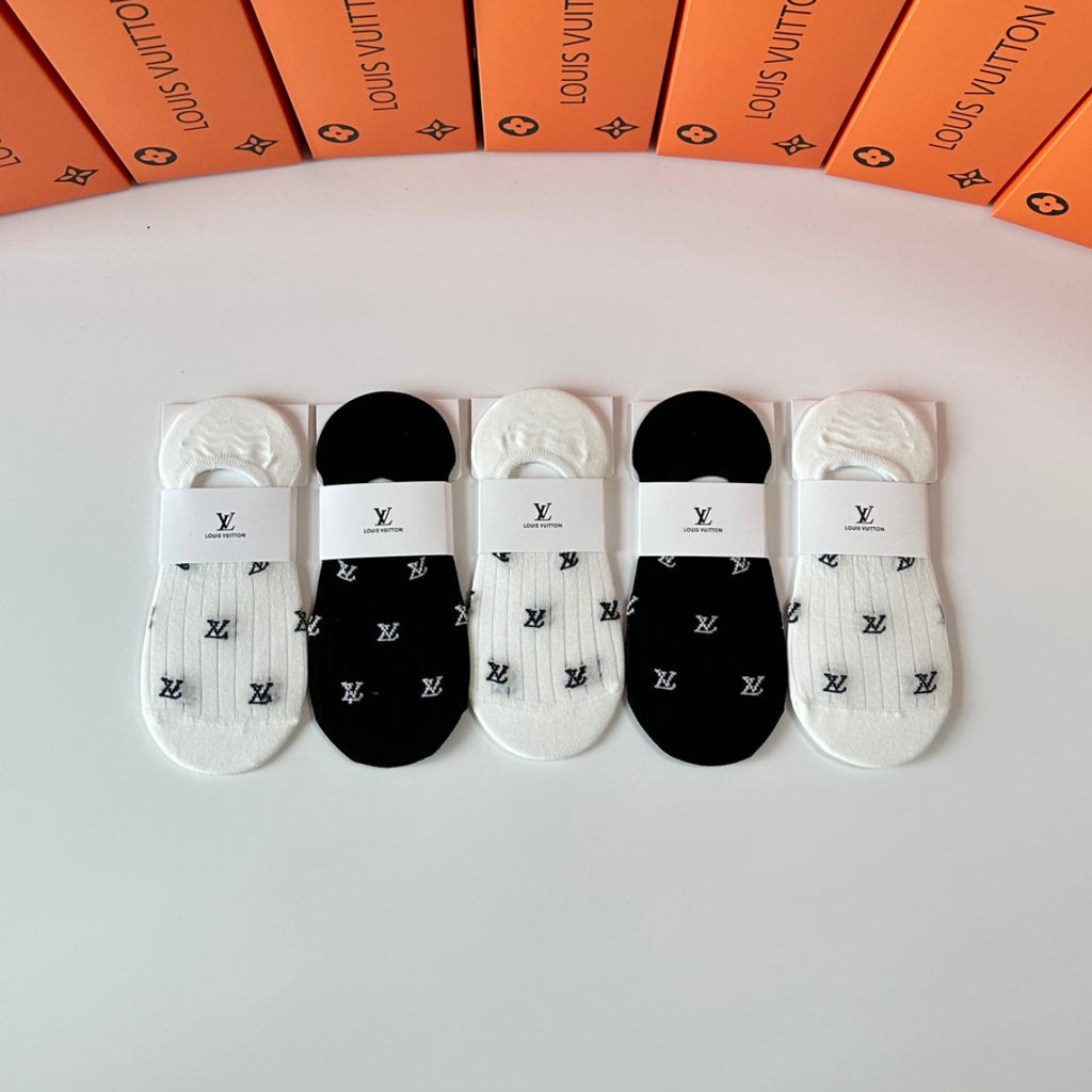 Men's Adult Socks Wholesale | $2.30/Pair | MOQ 250 Pairs