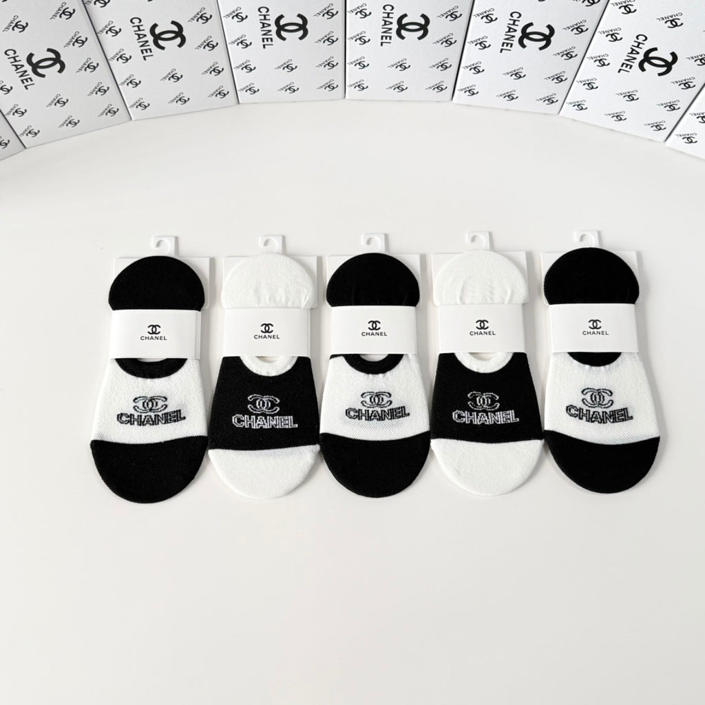 Men's Adult Socks Wholesale | $2.30/Pair | MOQ 250 Pairs