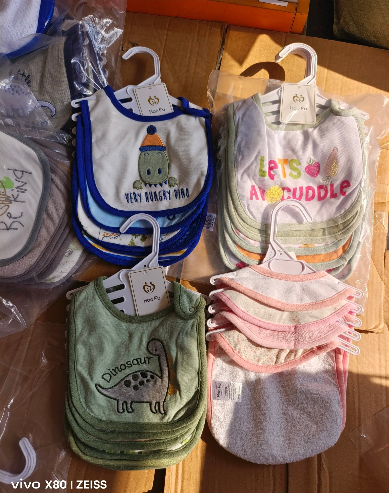 5 drool bibs per bundle (moq 100 set mix design)