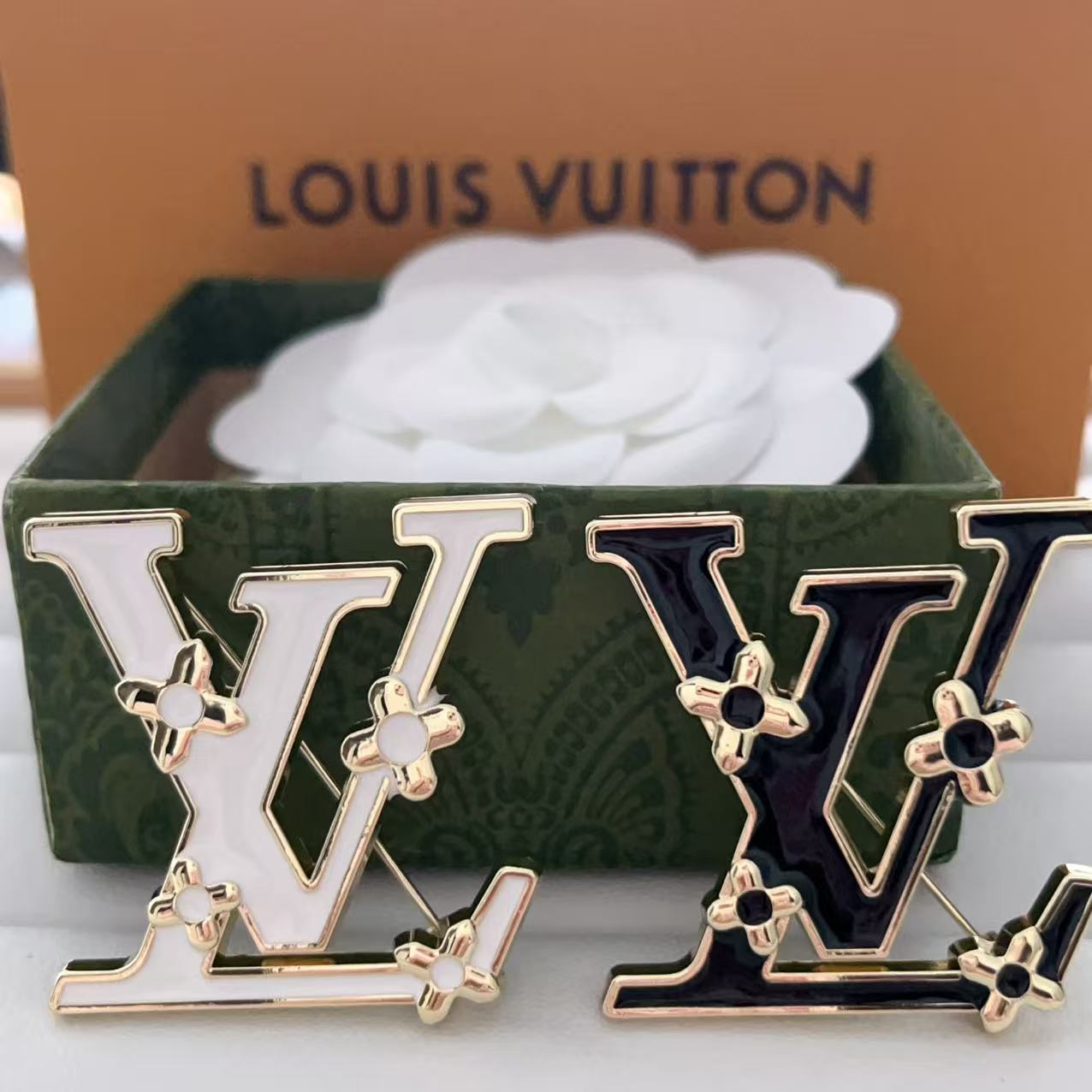 New LV brooch, with label.