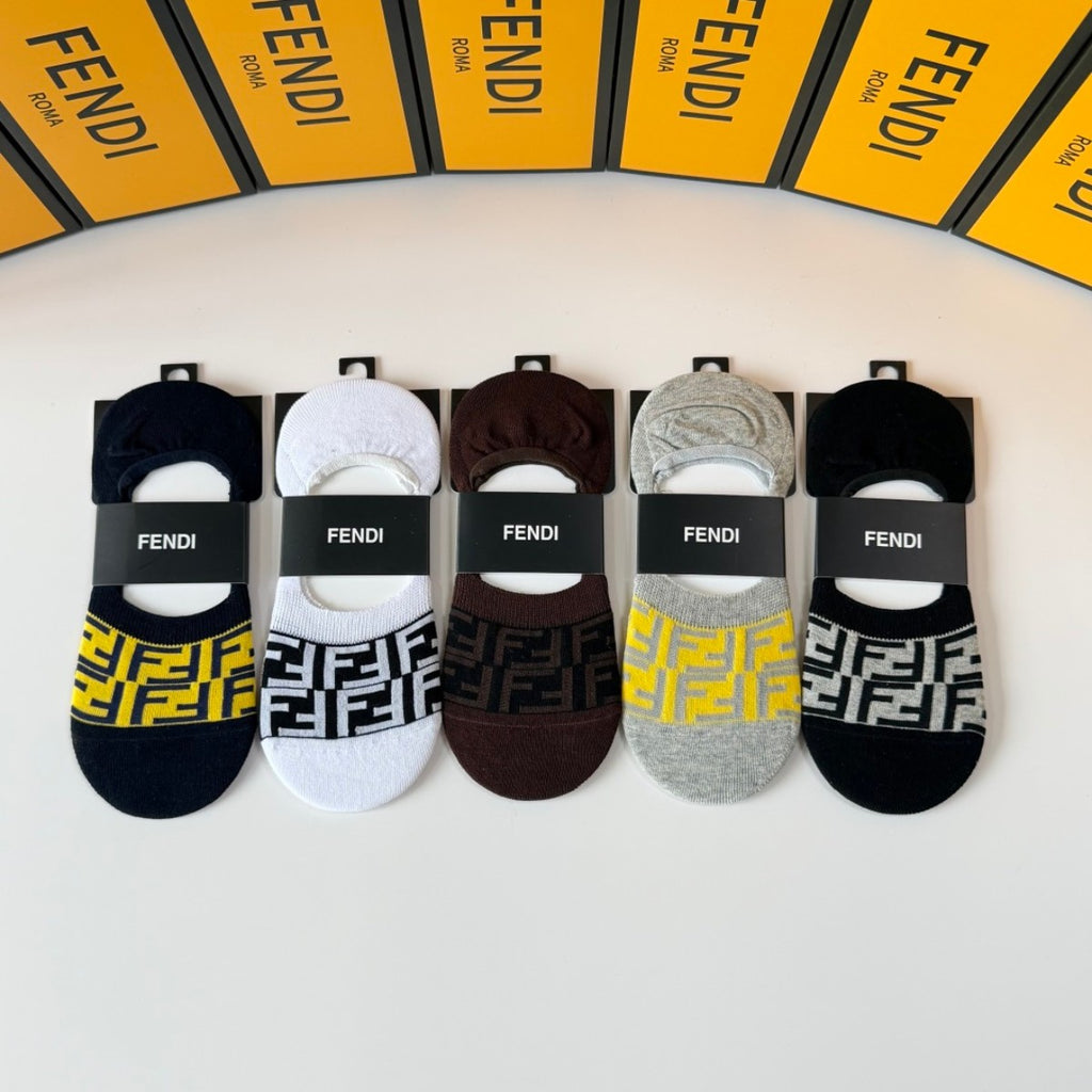 Men's Adult Socks Wholesale | $2.30/Pair | MOQ 250 Pairs