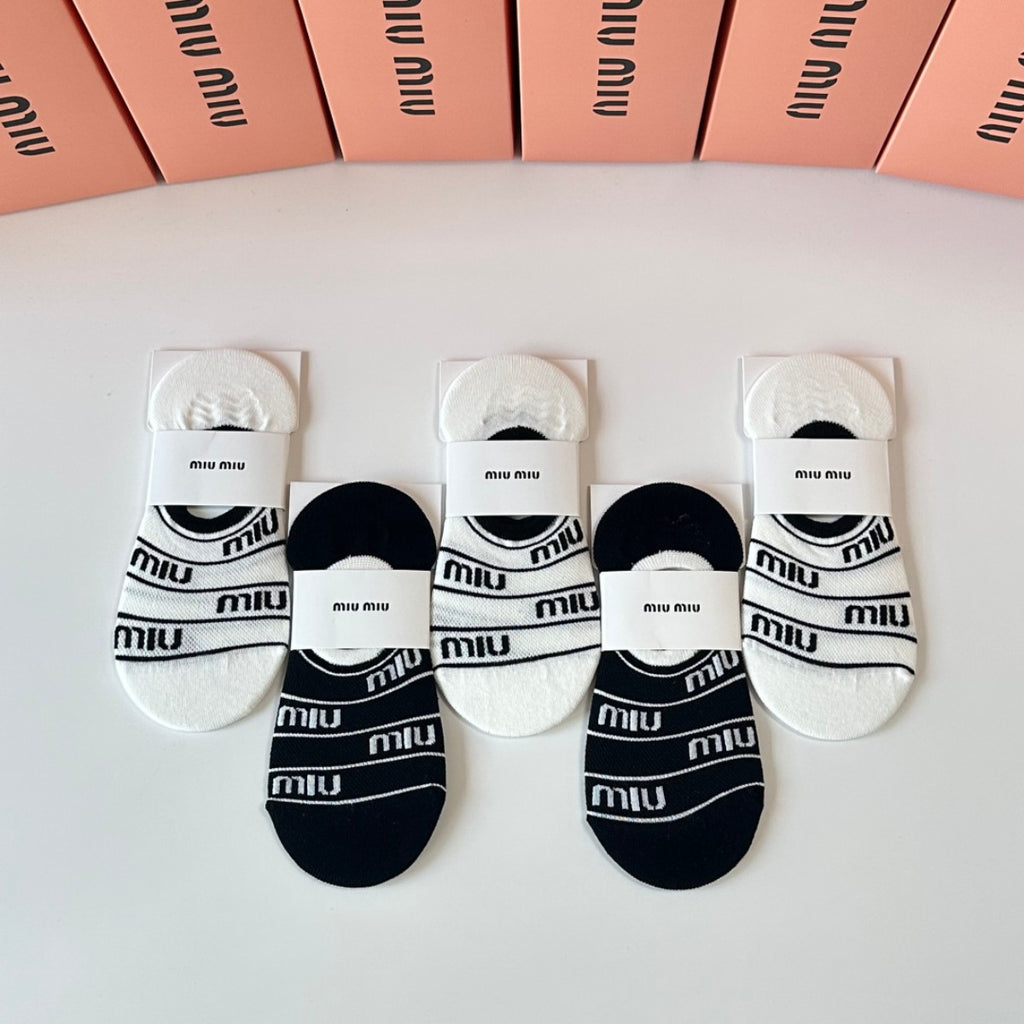 Men's Adult Socks Wholesale | $2.30/Pair | MOQ 250 Pairs