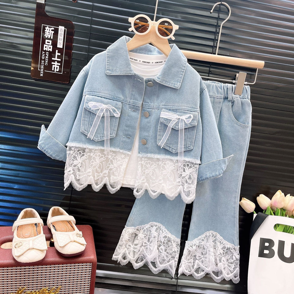 Girls' Spring and Autumn New Fashion Kids Clothing Set, Denim Lace Patchwork Jacket with Denim Pants, Stylish Two-Piece Outfit