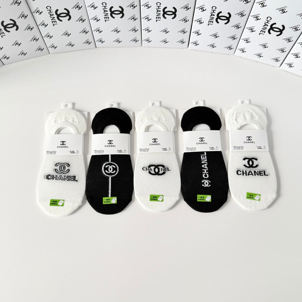 Men's Adult Socks Wholesale | $2.30/Pair | MOQ 250 Pairs