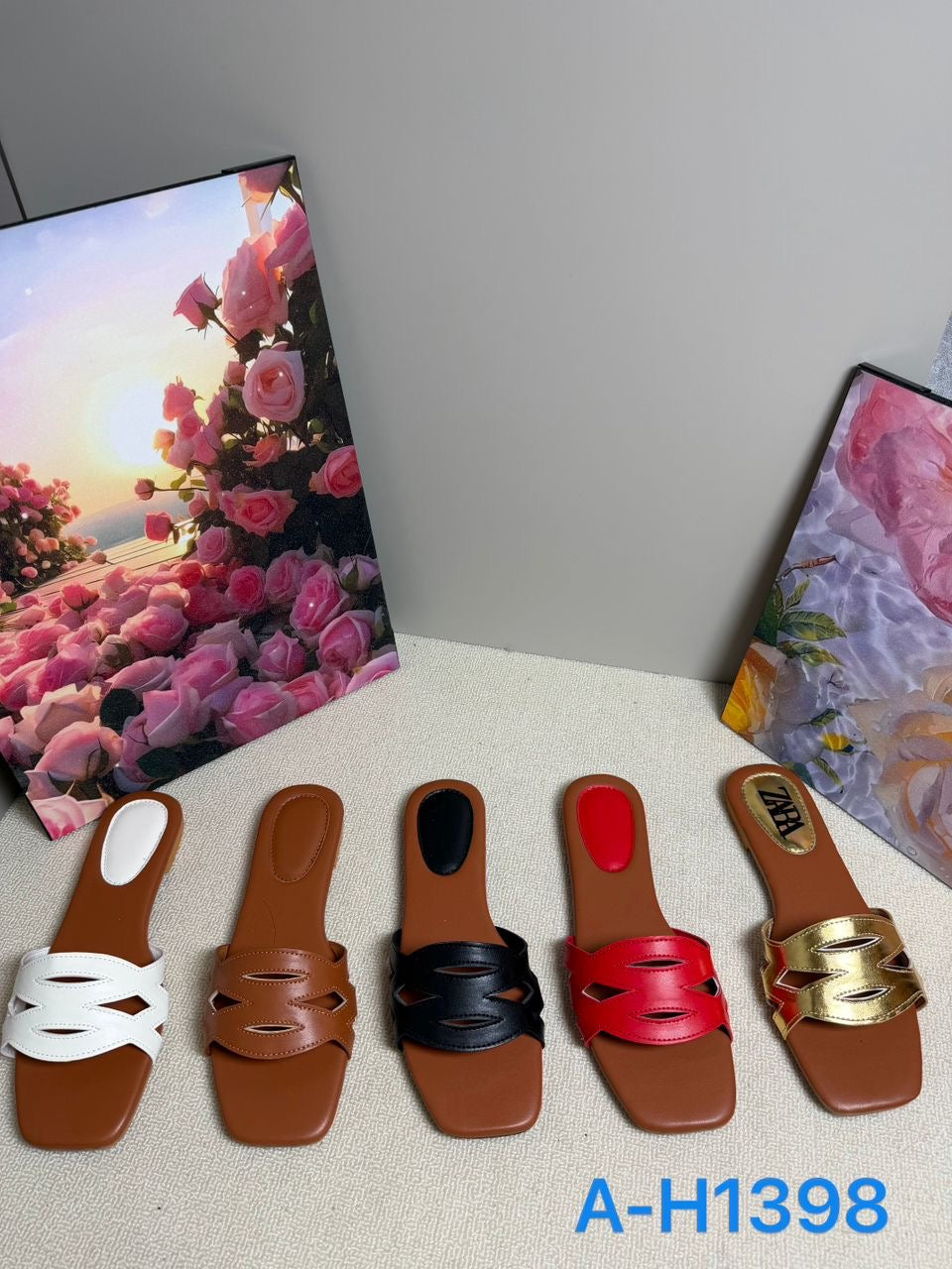 Women's Flat Slide Sandals Mix  – MOQ 24 Units . / unit price 14.99