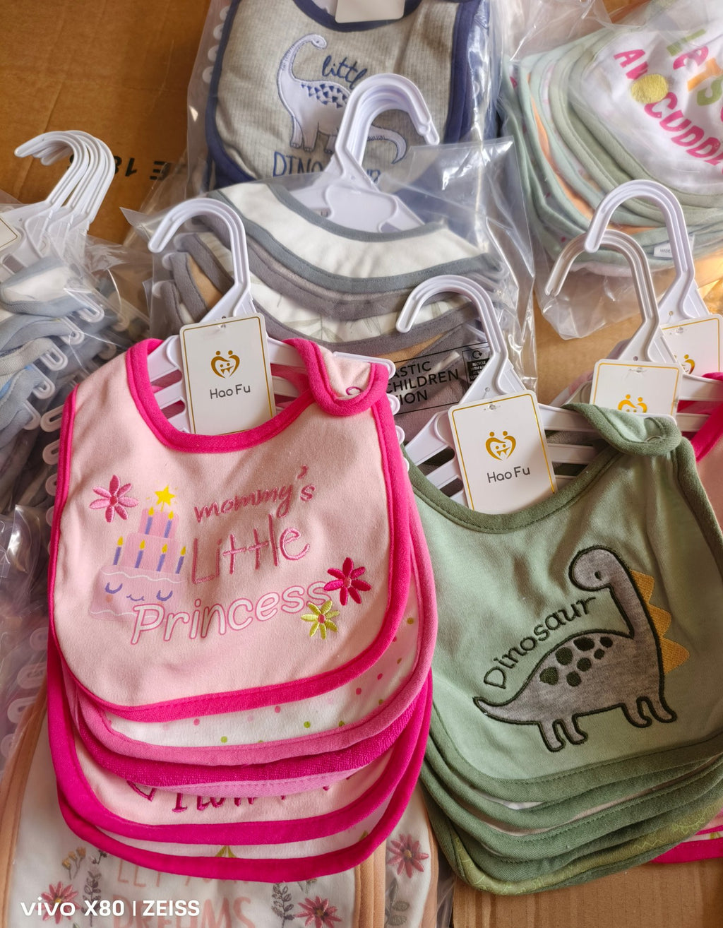 5 drool bibs per bundle (moq 100 set mix design)