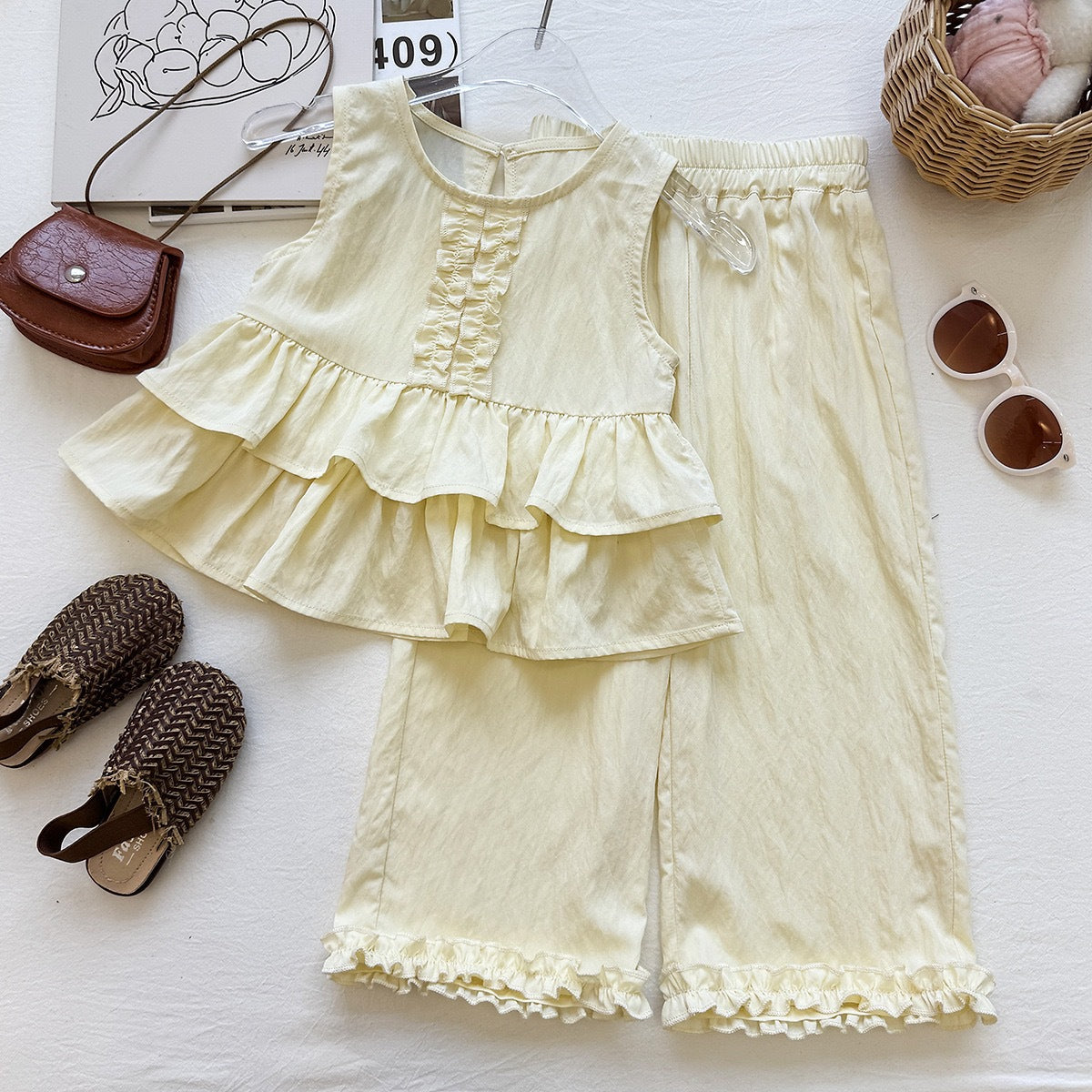 Cute Girls' Summer Outfit Set Sleeveless Ruffled Top and Wide Leg Pants Two-Piece Fashionable Baby Clothing Set