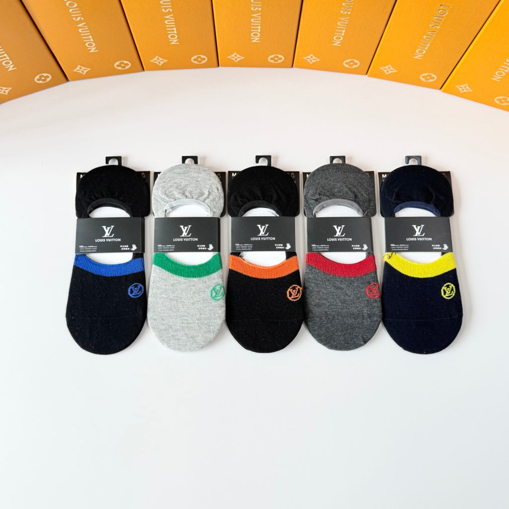 Men's Adult Socks Wholesale | $2.30/Pair | MOQ 250 Pairs