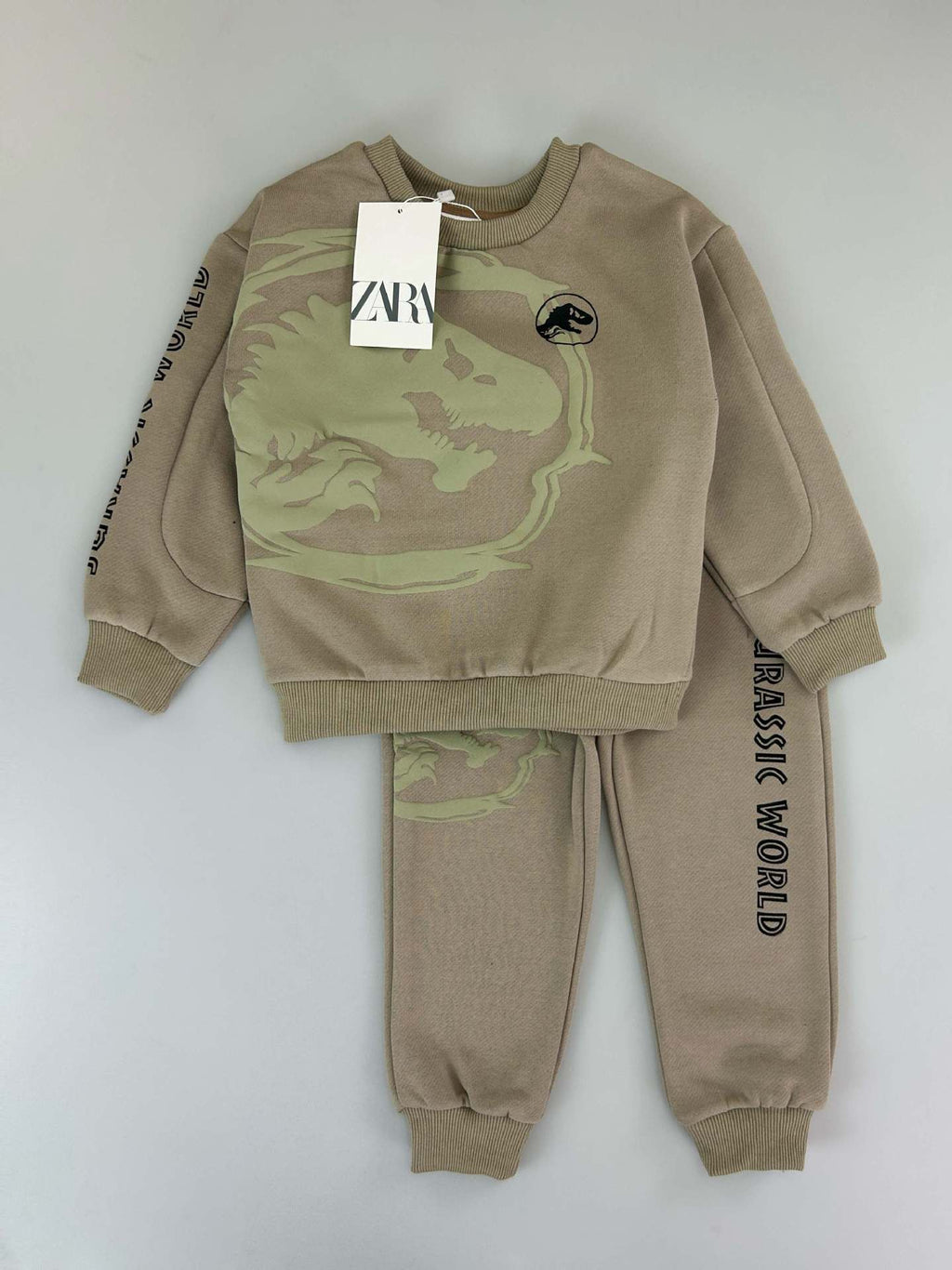 Mix-GC-110 | Kids' Minnie Mouse 2-Piece Tracksuit Set – Boys & Girls | Mixed Designs | Sizes 2-12 Years Old | $7.00/set | $84.00/dz | MOQ 500 | Total $3,500.00