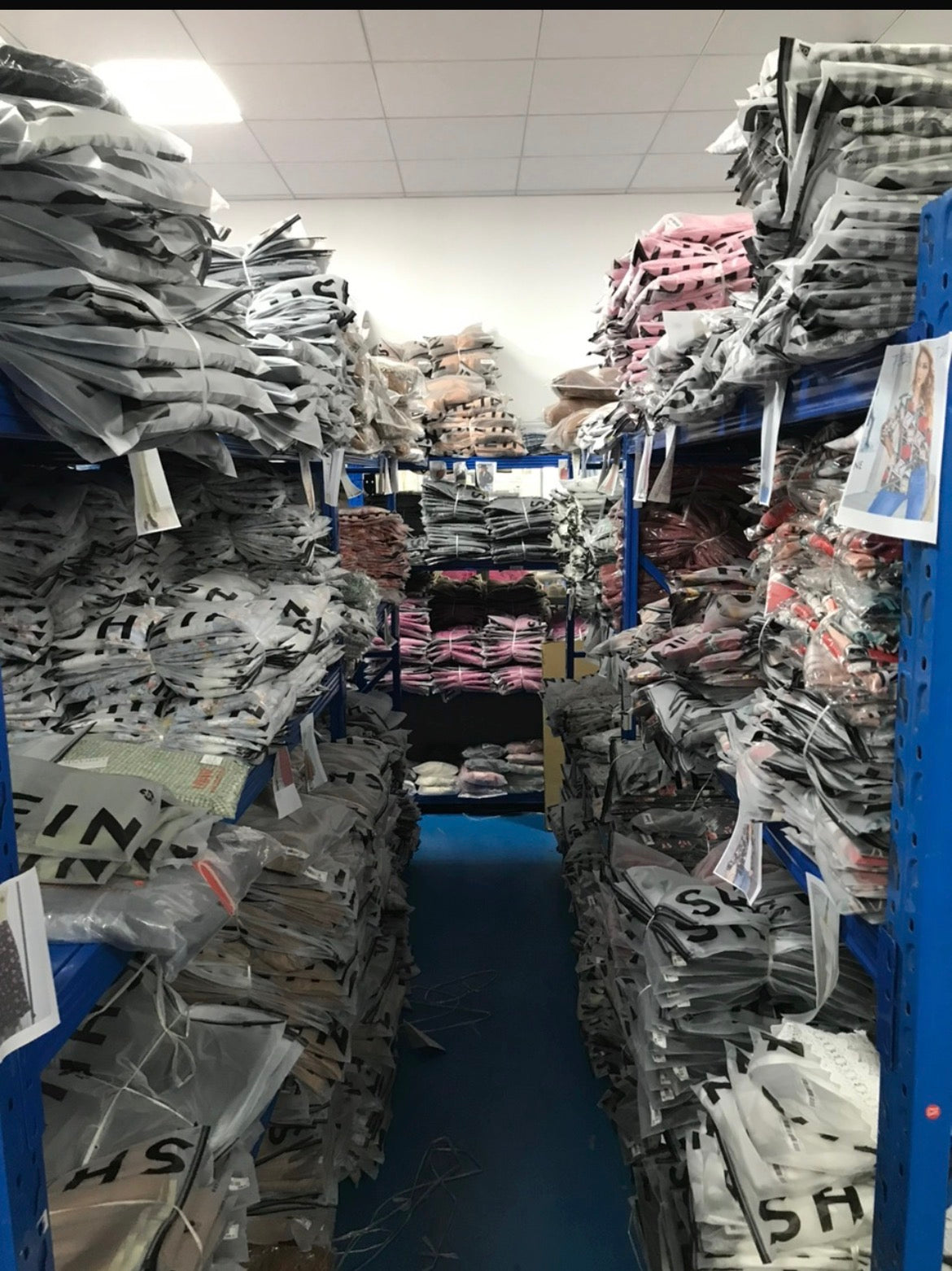 Wholesale women's clothing warehouse stock