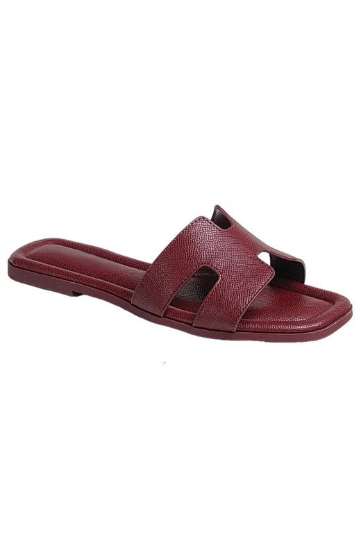 Luxury-Inspired Women’s Flat Slide Sandals – Multiple Colors | 12 Pairs Mixed Sizes Per Carton | MOQ 1 Carton