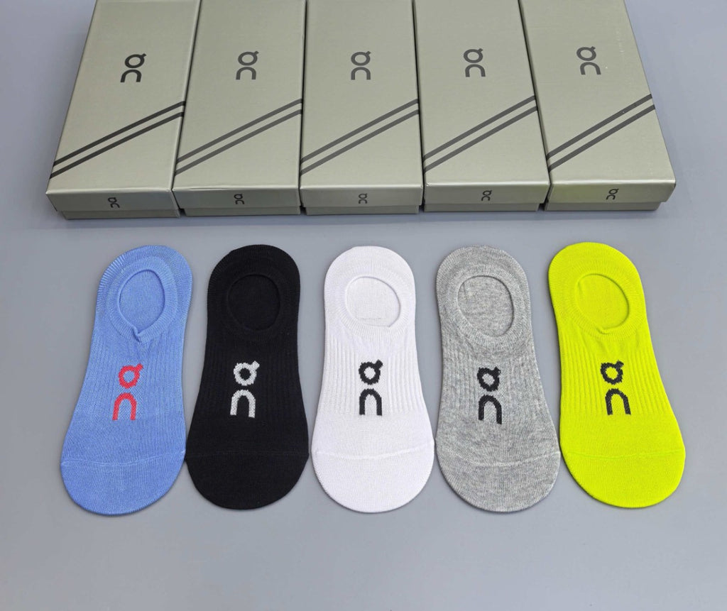 Men's Adult Socks Wholesale | $2.30/Pair | MOQ 250 Pairs