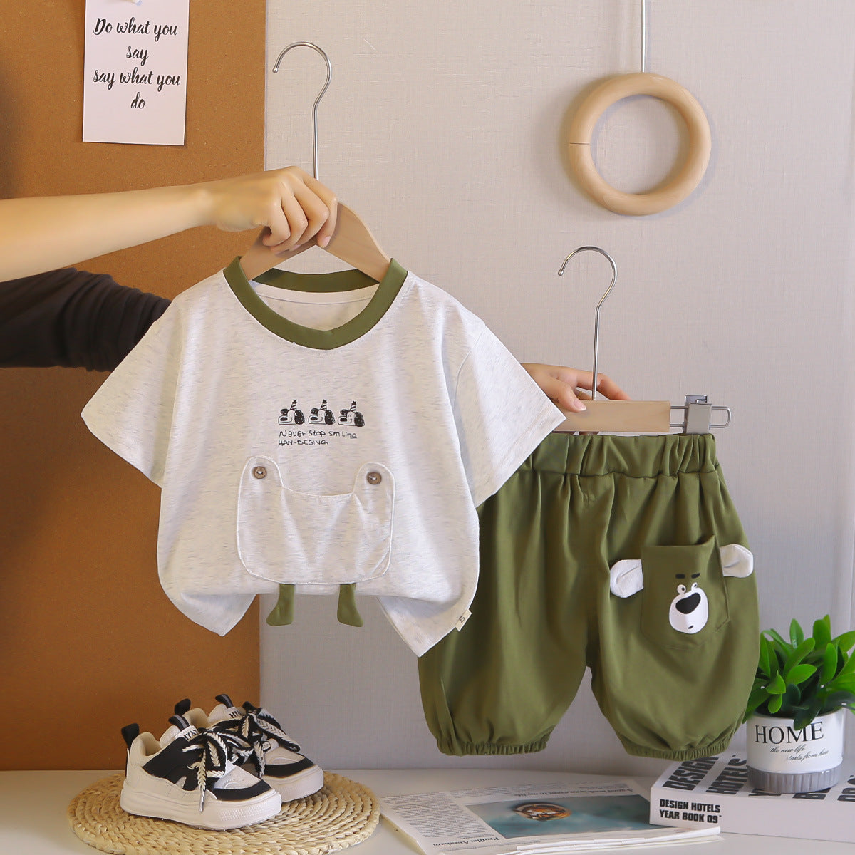 Casual short sleeved two-piece baby outfit