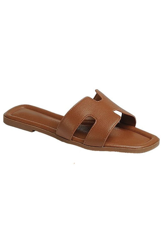Luxury-Inspired Women’s Flat Slide Sandals – Multiple Colors | 12 Pairs Mixed Sizes Per Carton | MOQ 1 Carton