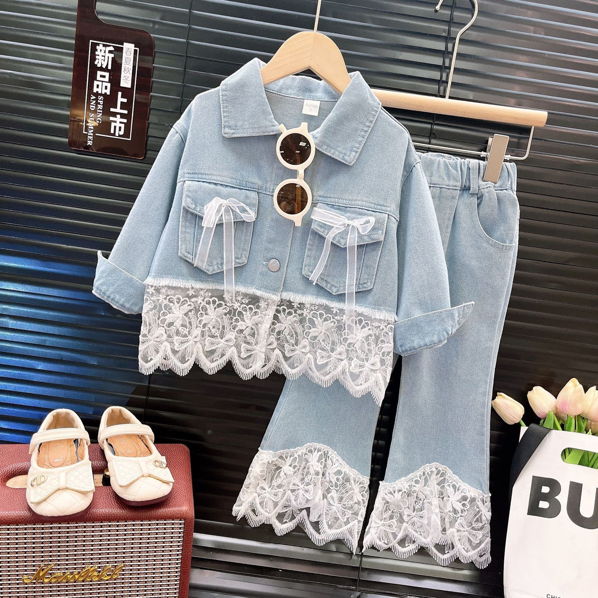 Girls' Spring and Autumn New Fashion Kids Clothing Set, Denim Lace Patchwork Jacket with Denim Pants, Stylish Two-Piece Outfit