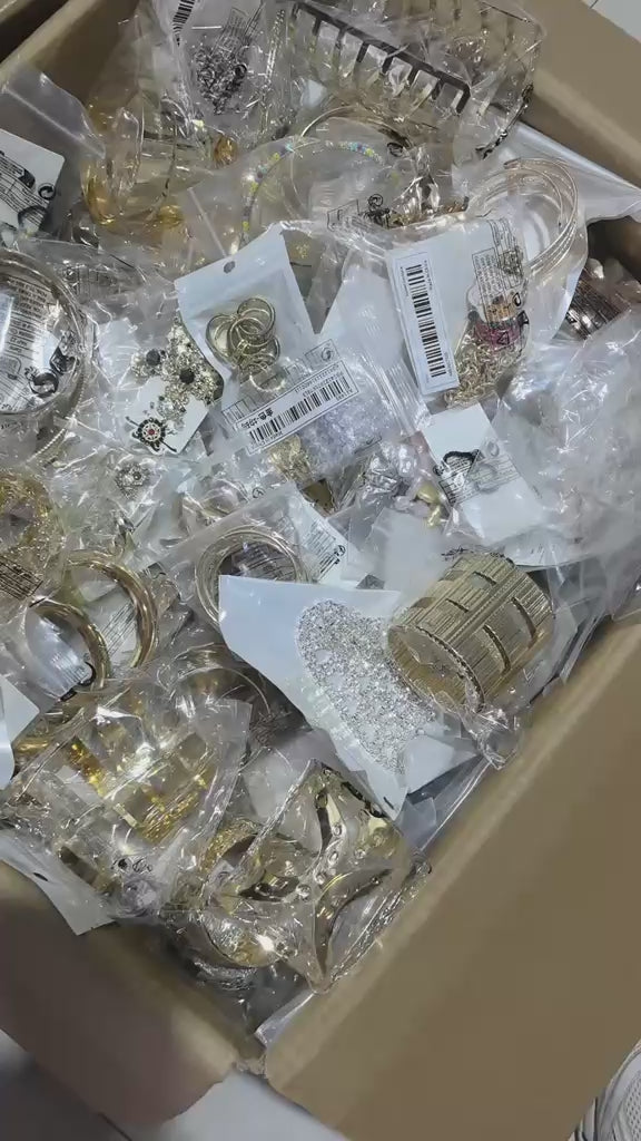 Mixed Jewelry Box — 600–700 Pcs | Earrings, Necklaces, Bracelets & More | 10kg Bulk Wholesale